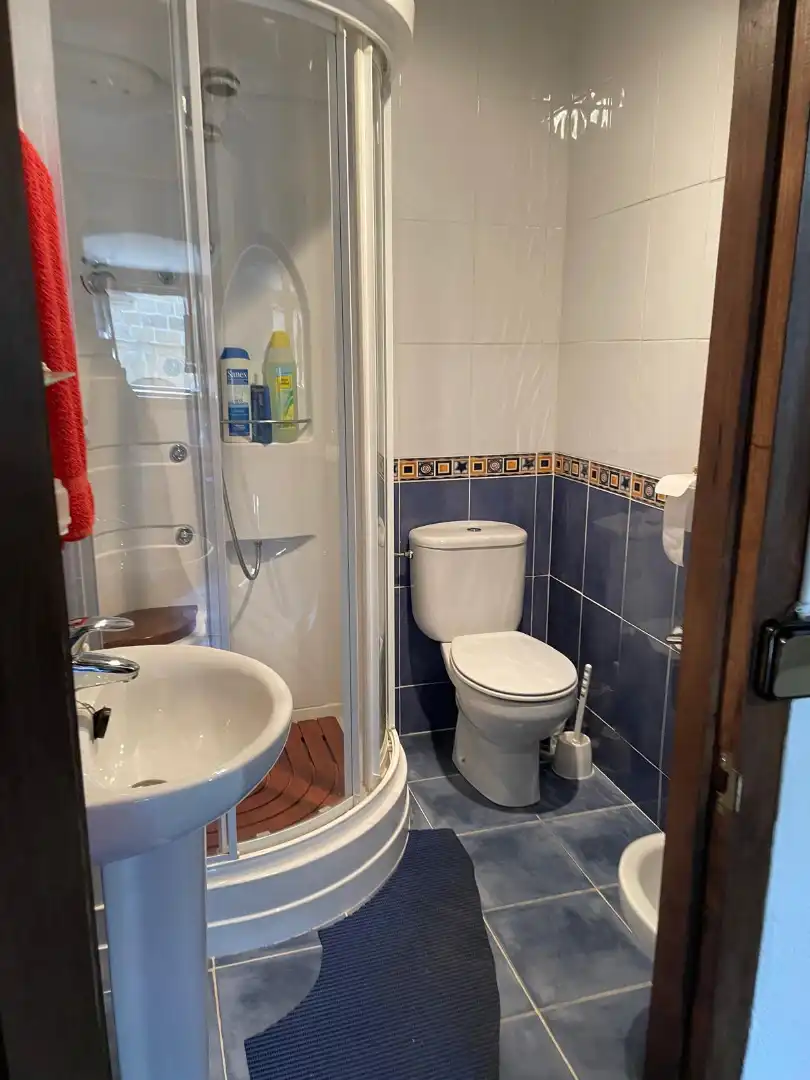 Baño de Casa adosada en venta en Polaciones con Amueblado, TV y Balcón