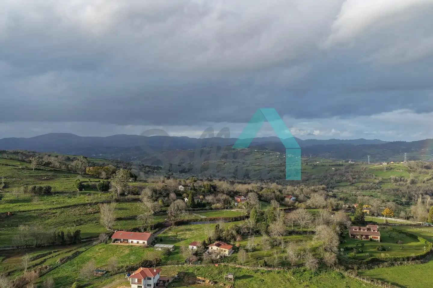 Casa o xalet en venda en Oviedo  amb Calefacció, Jardí privat i Terrassa
