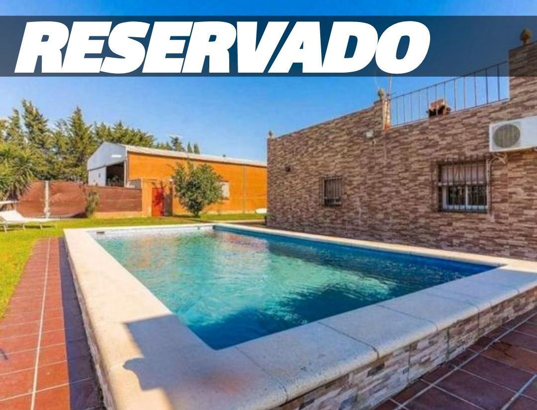 Swimming pool of House or chalet for sale in Chiclana de la Frontera  with Storage room and Swimming Pool