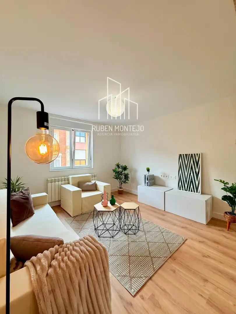 Sala de estar de Piso en venta en Salamanca con Calefacción, Terraza y Balcón