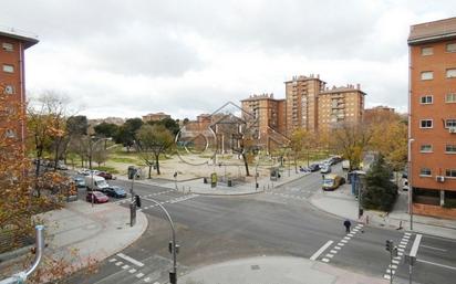 Vista exterior de Pis en venda en  Madrid Capital amb Calefacció, Parquet i Terrassa