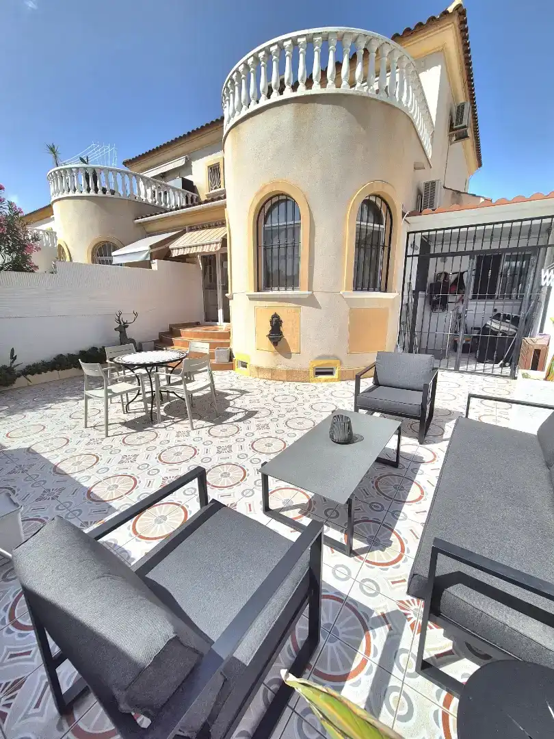 Terrassa de Casa adosada en venda en Torrevieja amb Aire condicionat