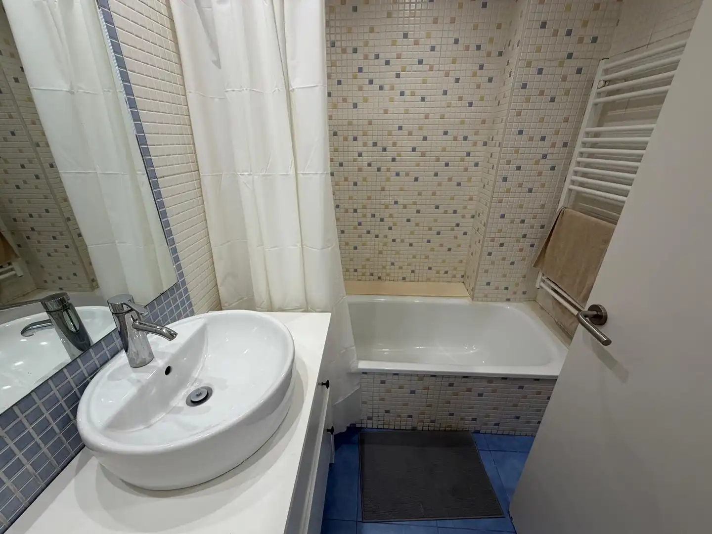 Baño de Casa adosada de alquiler en Vilablareix con Aire acondicionado, Calefacción y Amueblado