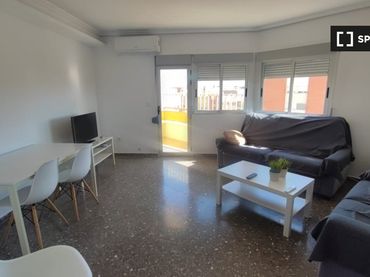 Appartamento con balcone in affitto a Algirós