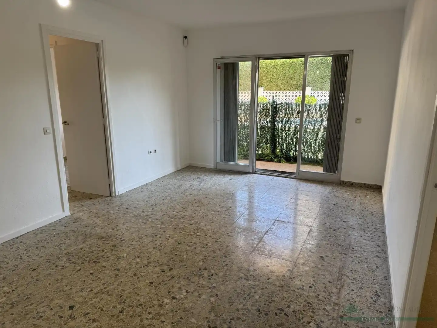 Terrasse von Wohnungen zum Verkauf in Castell d'Aro, Platja d'Aro i s'Agaró mit Terrasse, Alarm und Gemeinschaftspool