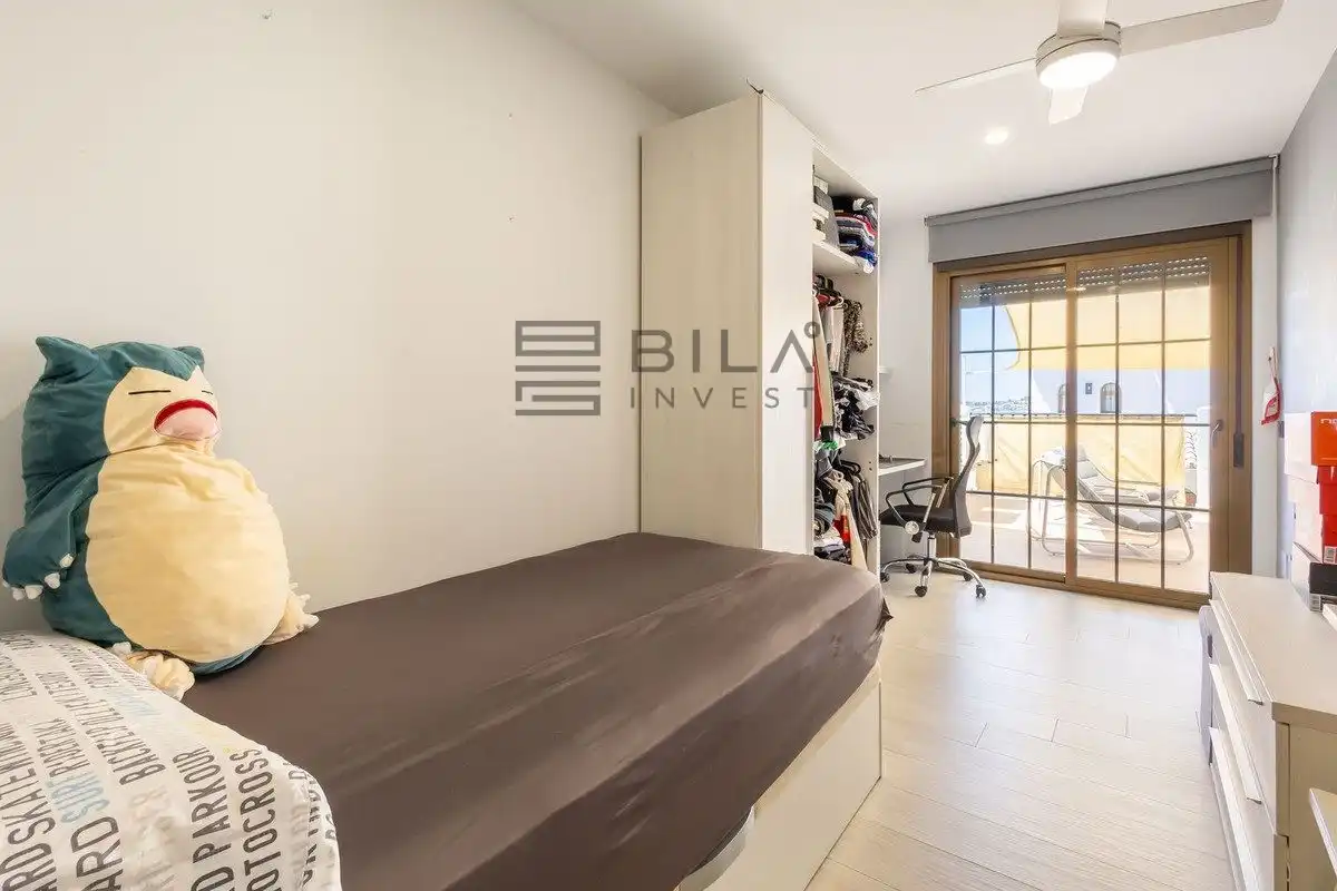 Habitación de Dúplex en venta en Fuengirola con Aire acondicionado, Terraza y Piscina