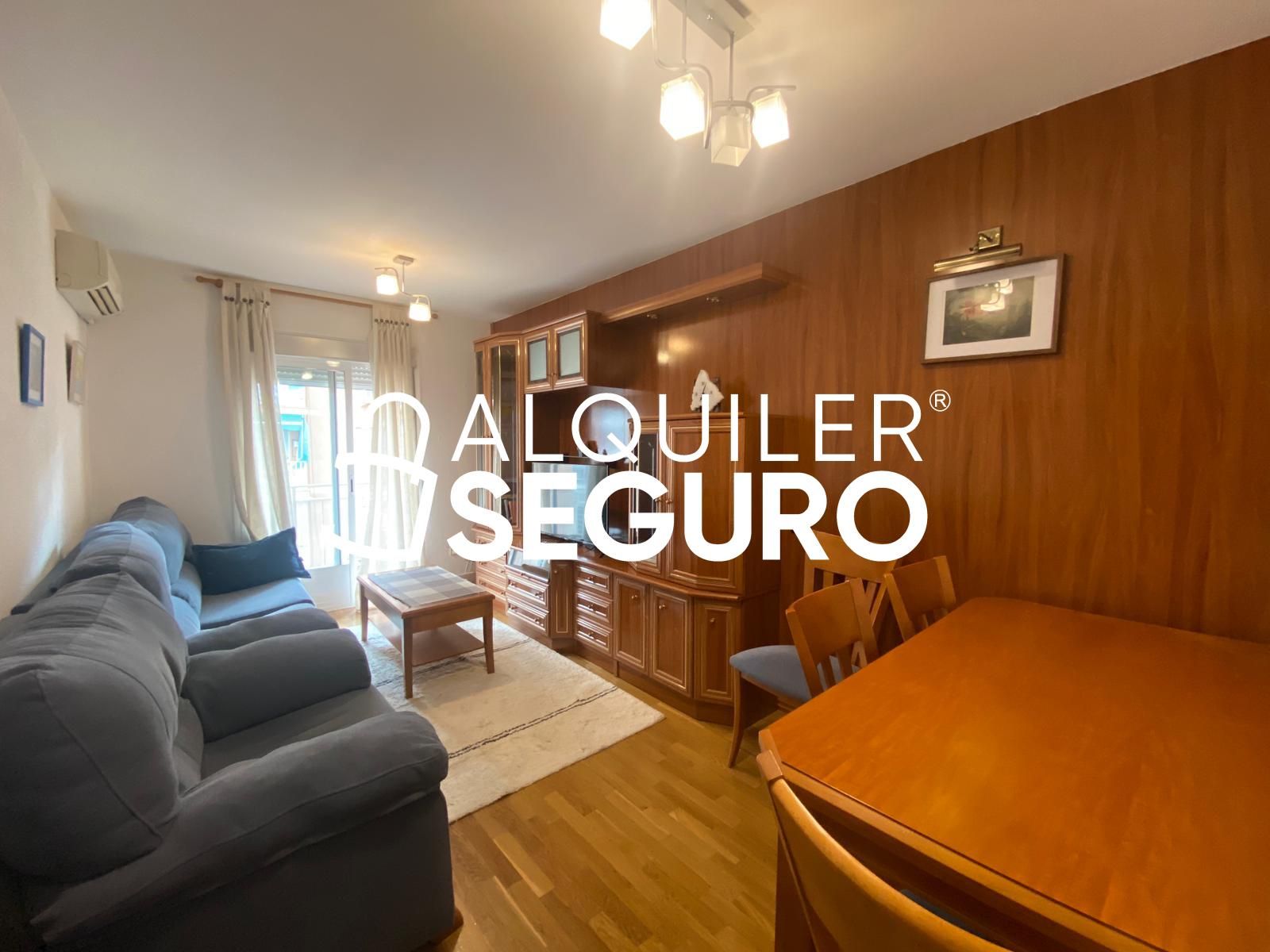 Sala d'estar de Pis de lloguer en  Madrid Capital amb Aire condicionat, Terrassa i Moblat