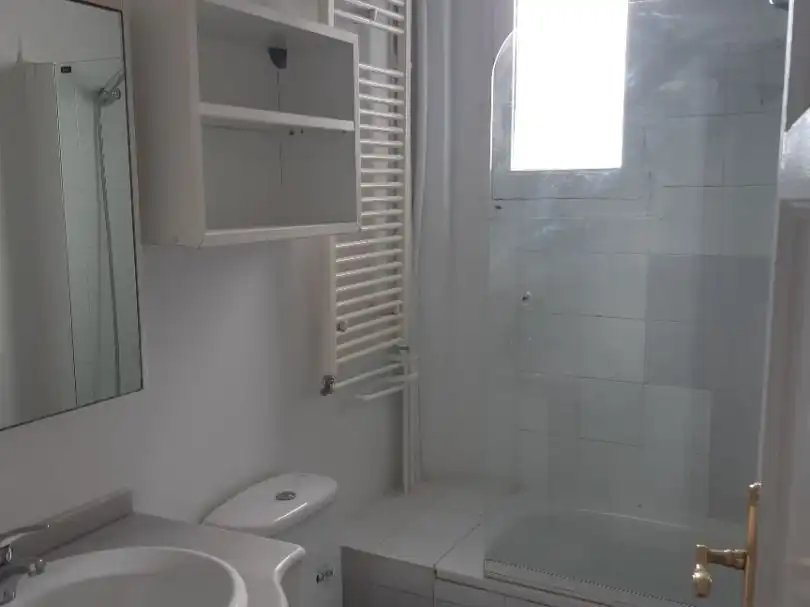 Bathroom of Flat for rent in  Madrid Capital  with Balcony