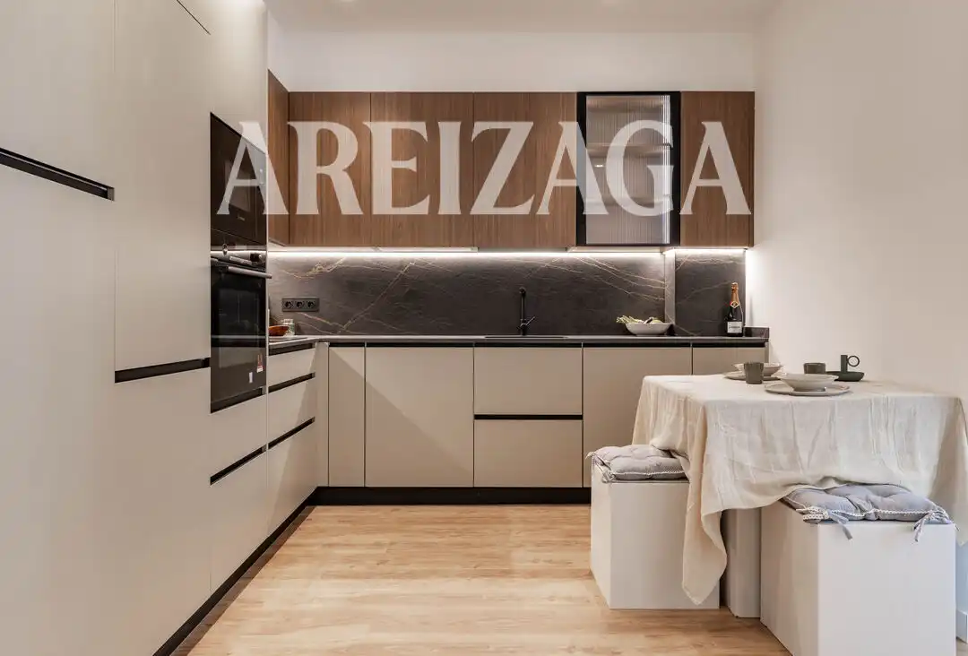 Kitchen of Flat for sale in Donostia - San Sebastián   with Heating, Terrace and Balcony