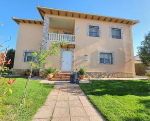 Vista exterior de Casa o xalet en venda en Otero amb Aire condicionat, Calefacció i Terrassa