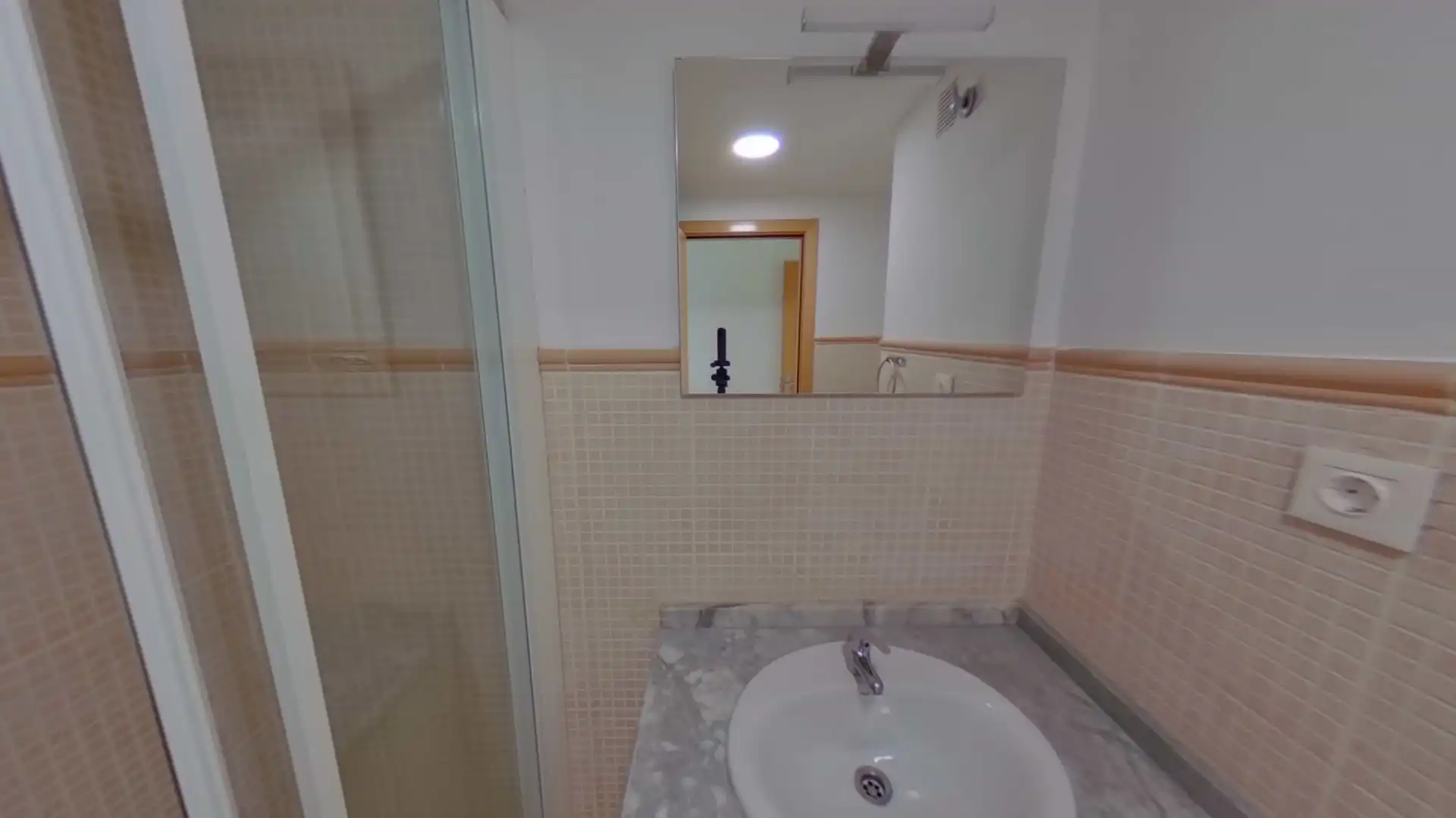 Badezimmer von Wohnung zum Verkauf in Tarragona mit Heizung, Abstellraum und Schwimmbad