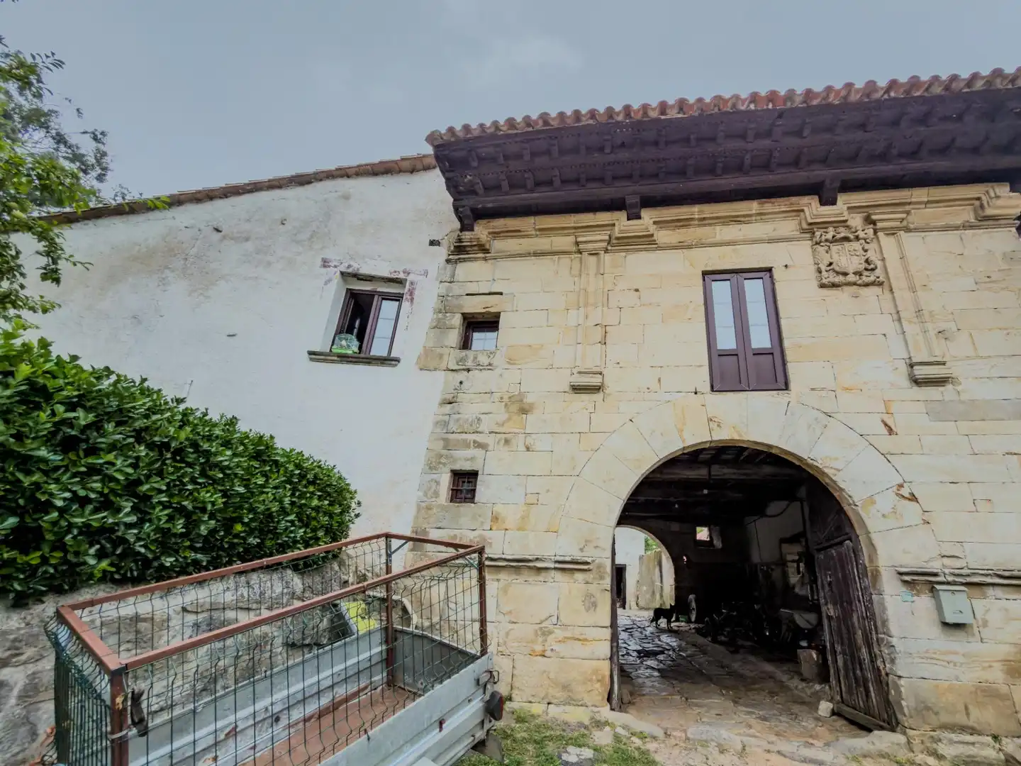 Vista exterior de Casa o xalet en venda en Alfoz de Lloredo amb Jardí privat, Terrassa i Balcó