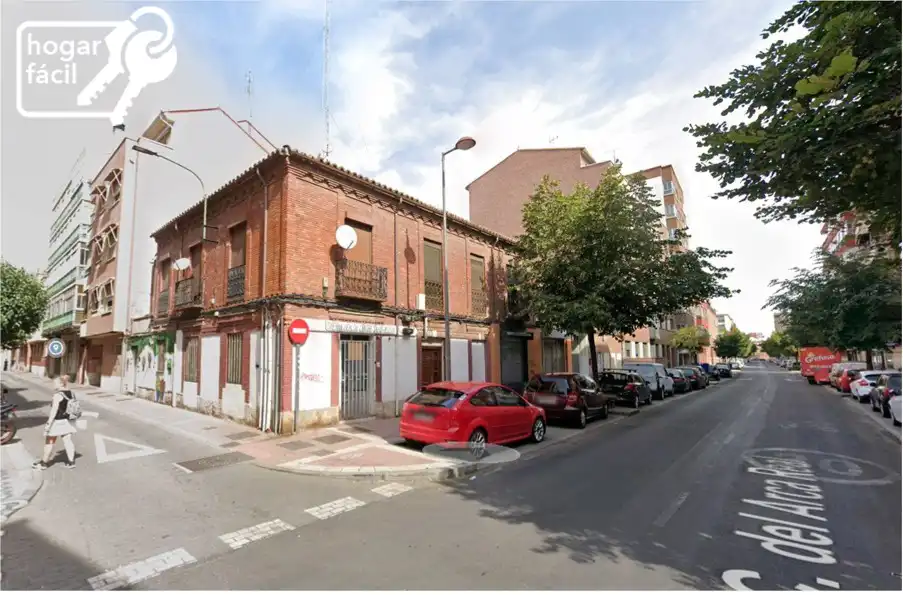 Vista exterior de Edifici en venda en Valladolid