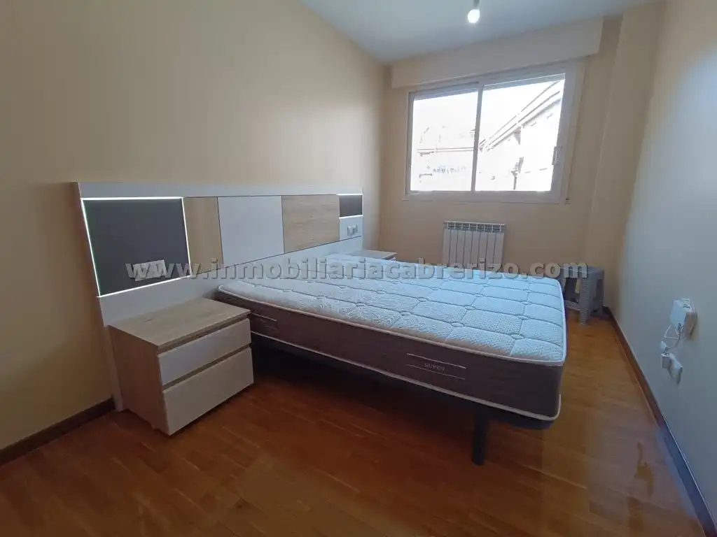 Habitación de Apartamento en venta en Lardero con Calefacción, Parquet y Terraza