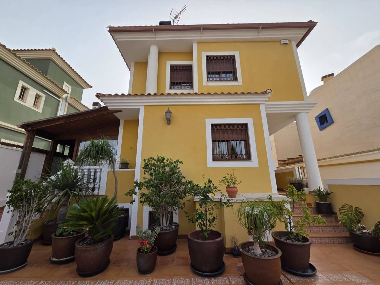 Vista exterior de Casa o xalet en venda en Alicante / Alacant amb Aire condicionat, Calefacció i Parquet