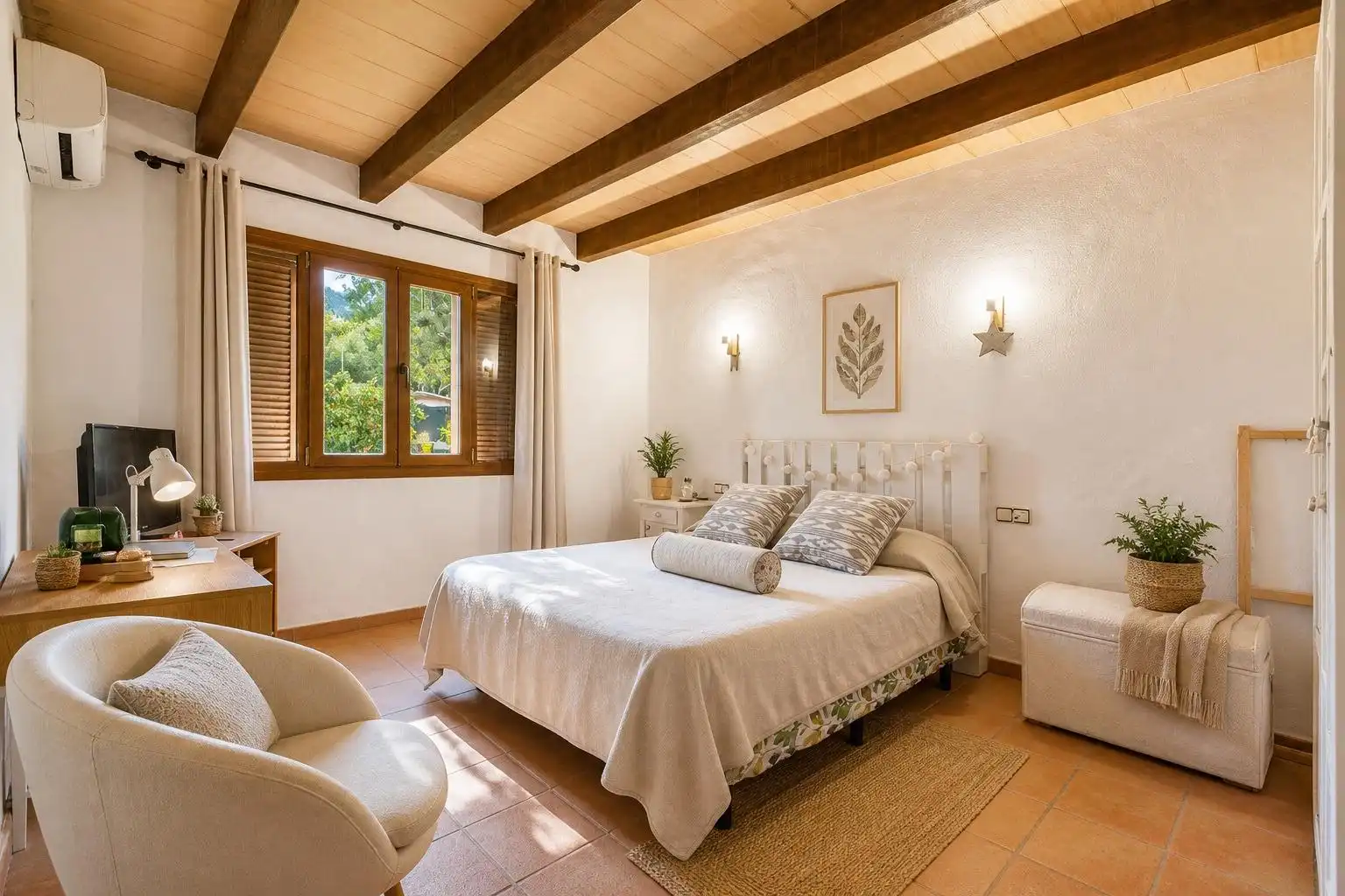 Dormitori de Finca rústica en venda en Calvià amb Aire condicionat, Jardí privat i Terrassa