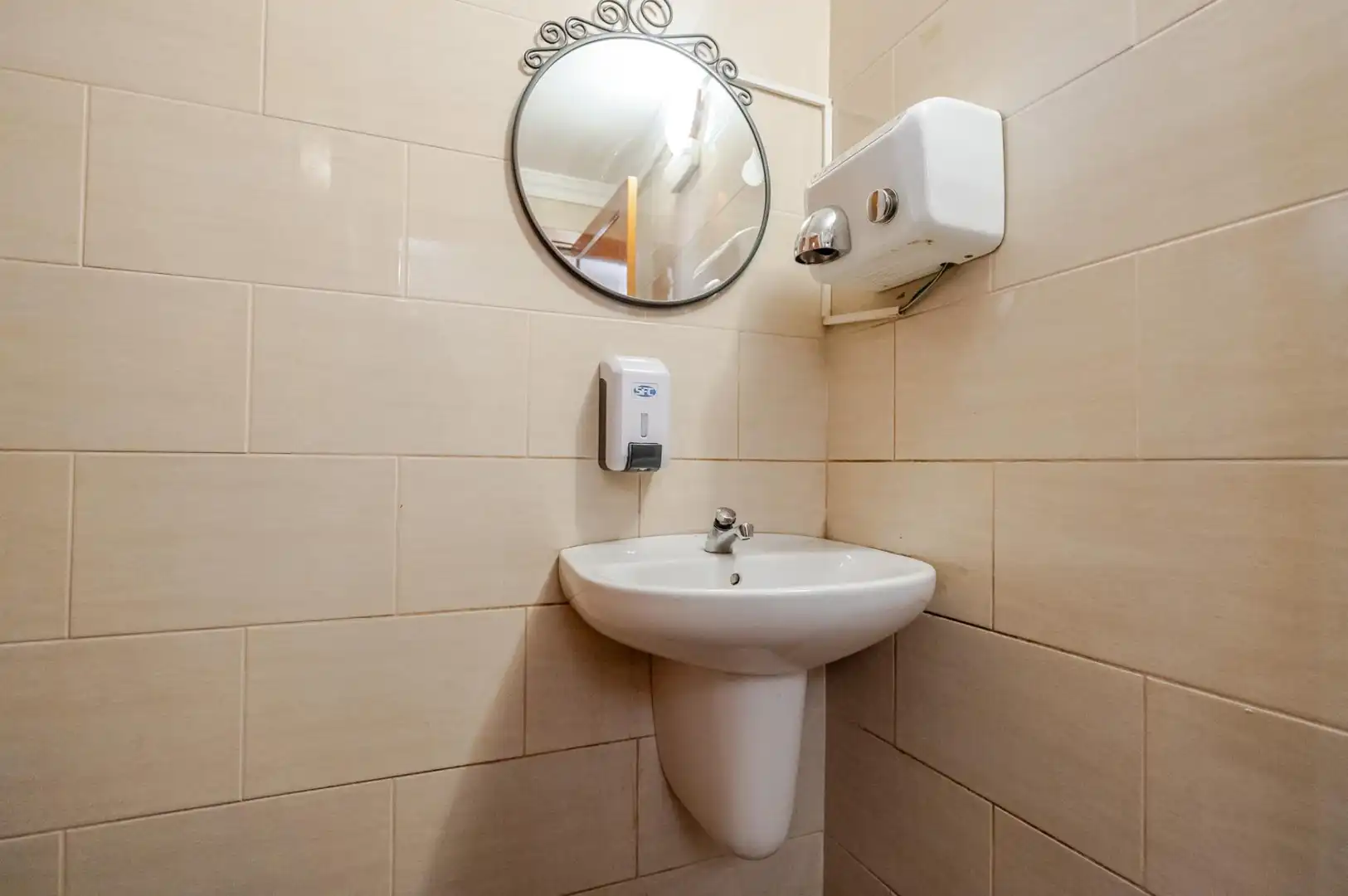 Business premises for sale in AGUSTINA ARAGON 8, imagen 17