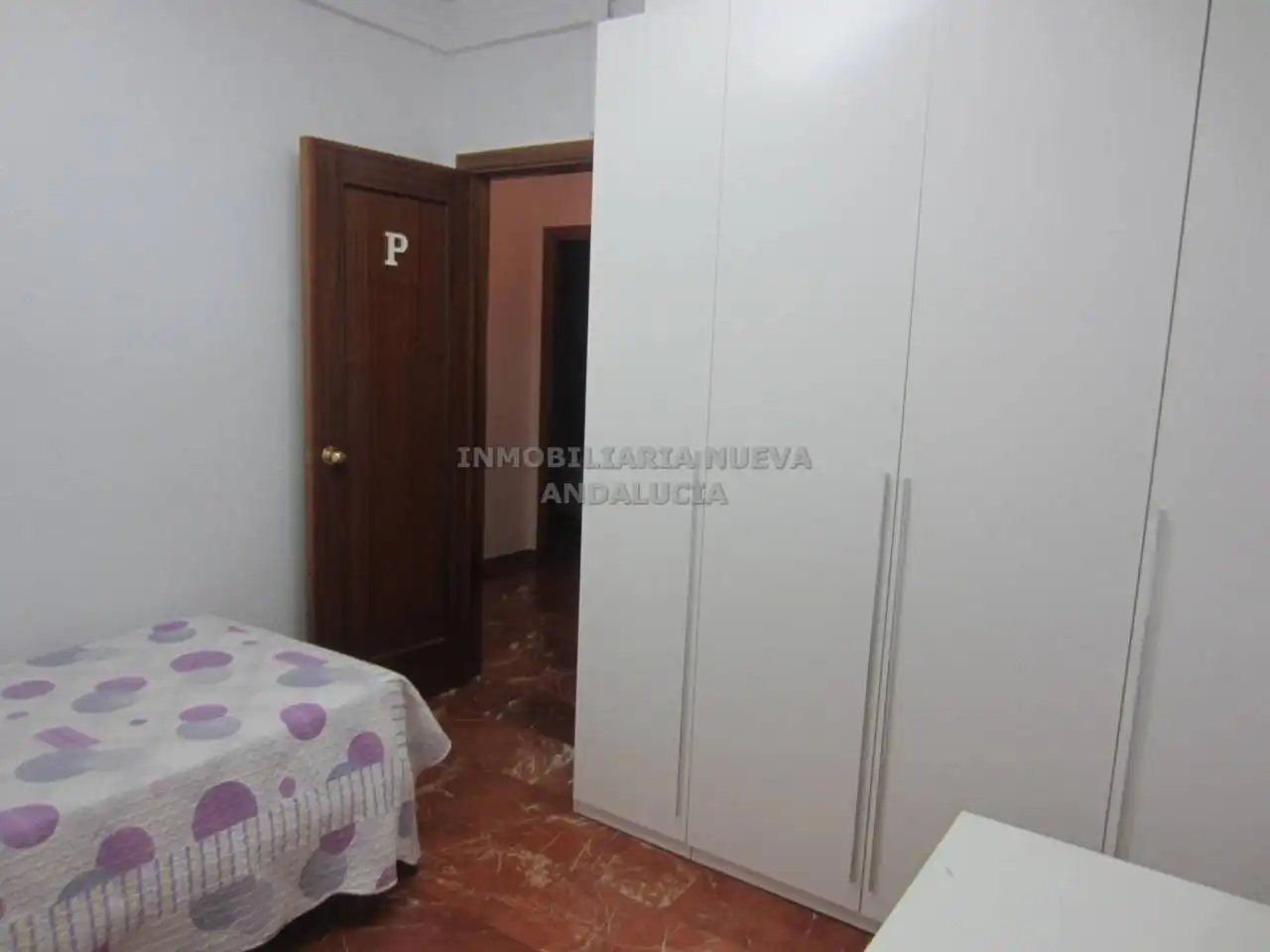 Habitación de Piso de alquiler en Almería con Terraza y Amueblado