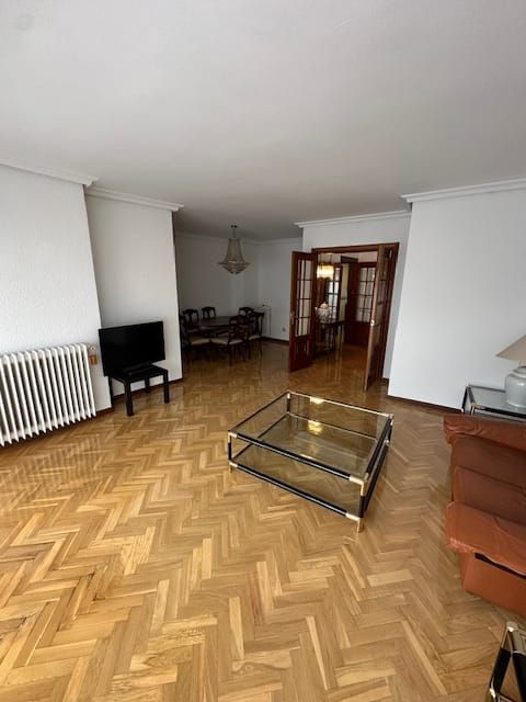 Living room of Flat to rent in  Madrid Capital  with Air Conditioner, Heating and Parquet flooring