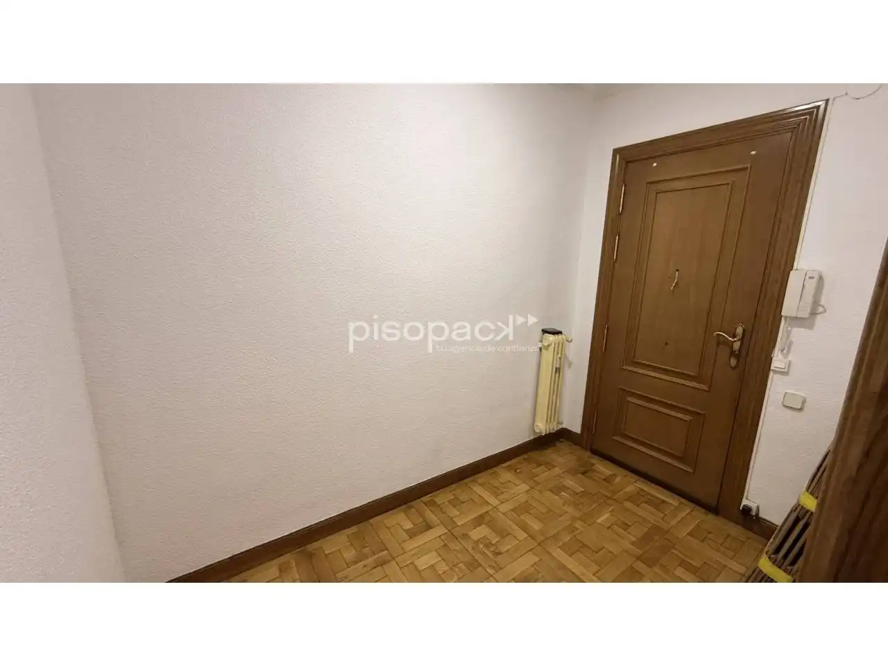 Piso en venta en  Pamplona / Iruña con Aire acondicionado, Terraza y Trastero