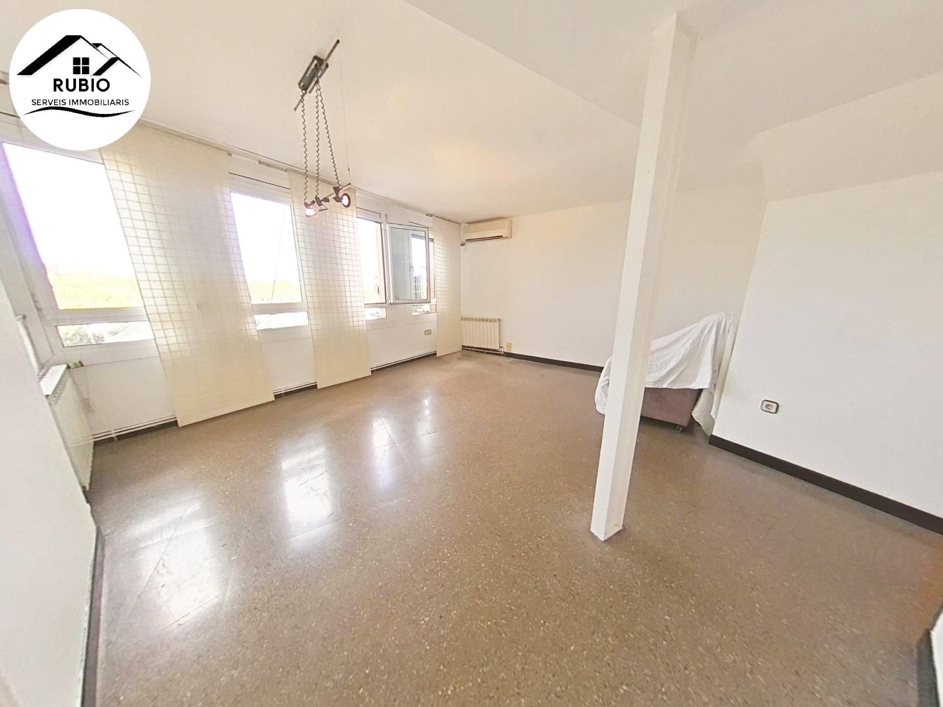 Living room of Duplex for sale in Santa Perpètua de Mogoda  with Air Conditioner, Heating and Jacuzzi