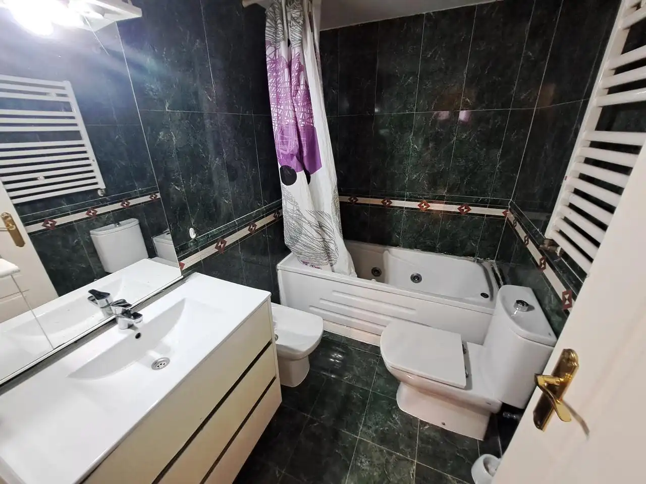 Baño de Apartamento de alquiler en Zaragoza con Aire acondicionado, Calefacción y Parquet