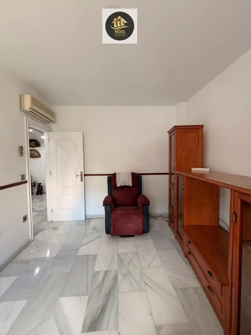 Sala d'estar de Casa o xalet en venda en Jaén amb Aire condicionat, Calefacció i Terrassa