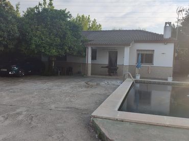Casa amb piscina en venda a Periurbano Este - Campiña