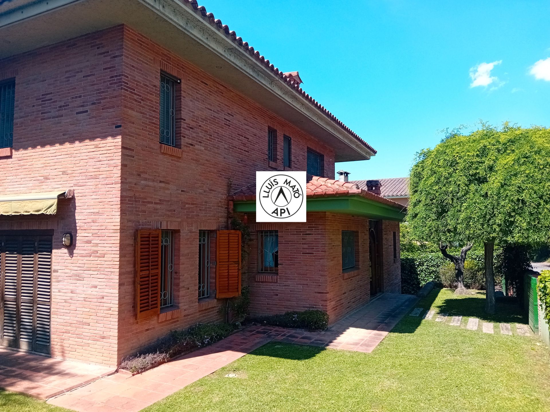 Vista exterior de Casa o xalet en venda en Girona Capital amb Aire condicionat, Calefacció i Jardí privat