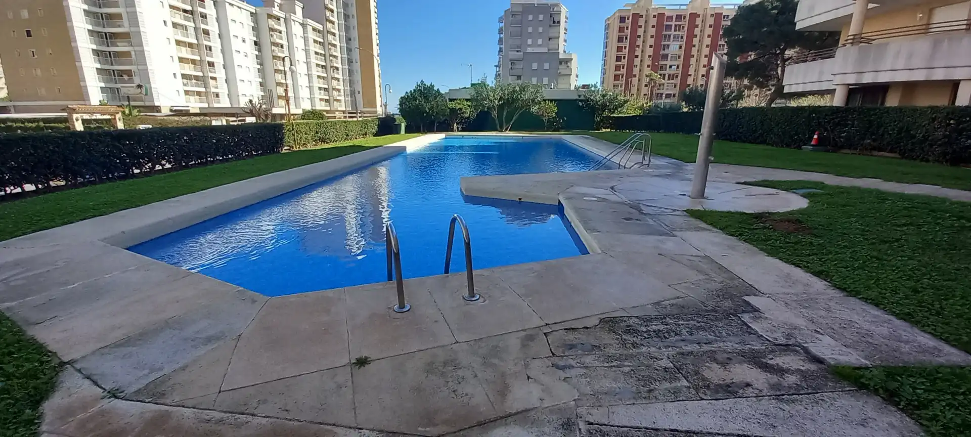 Piscina de Apartament en venda en Gandia amb Moblat i Piscina comunitària