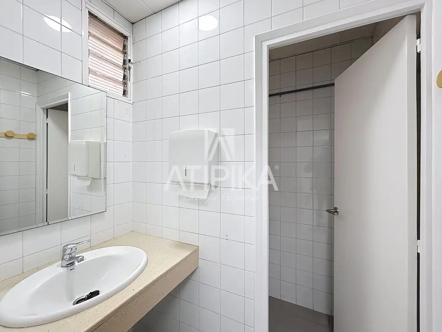 Baño de Oficina de alquiler en Barcelona con Aire acondicionado