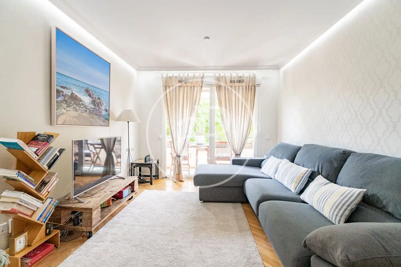 Sala de estar de Piso en venta en Pozuelo de Alarcón con Aire acondicionado, Calefacción y Jardín privado