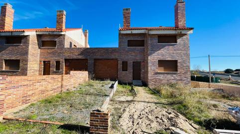 Foto 3 de Casa adosada en venta en Navalperal de Pinares, Ávila