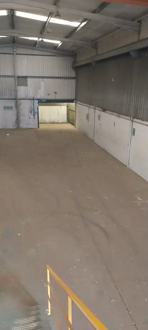 Nau industrial de lloguer en Camarma de Esteruelas amb Alarma