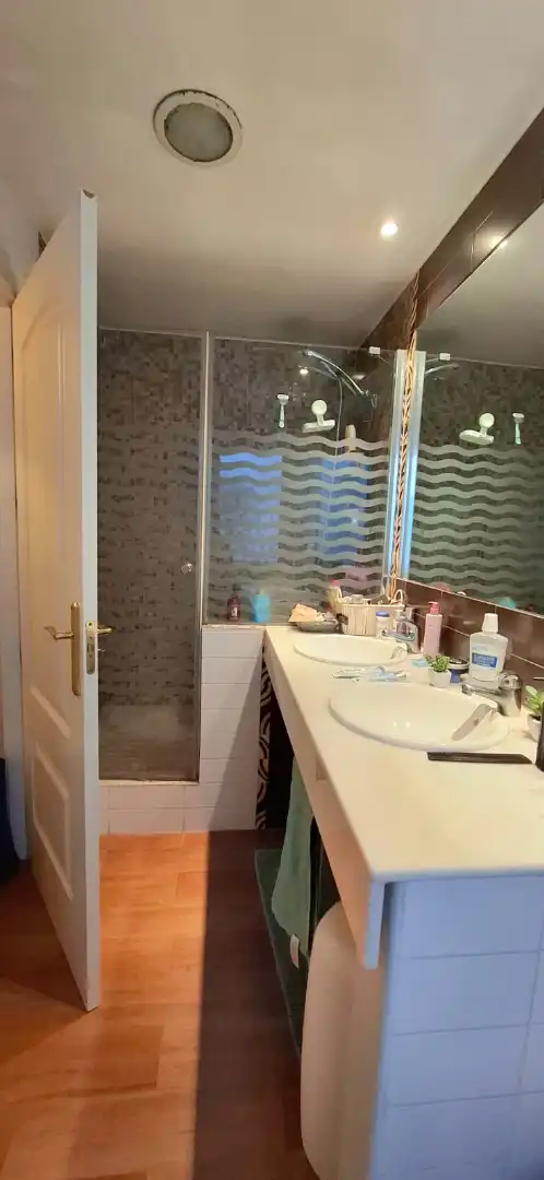Baño de Piso en venta en Granada con Aire acondicionado, Calefacción y Parquet