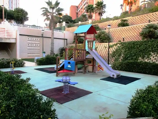 Vista exterior de Apartamento de alquiler en El Campello con Terraza, Piscina y Amueblado