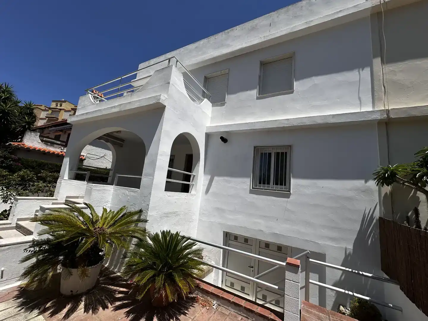 Vista exterior de Casa adosada de lloguer en Sueca amb Aire condicionat, Moblat i Balcó