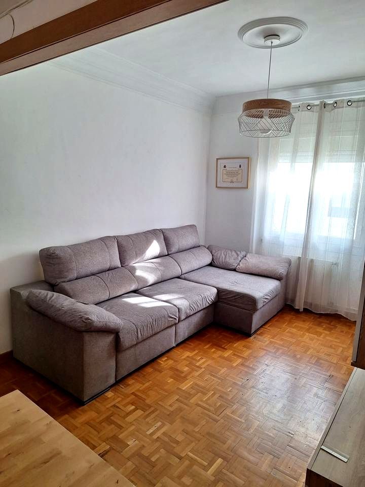 Sala de estar de Piso en venta en  Logroño con Calefacción y Amueblado