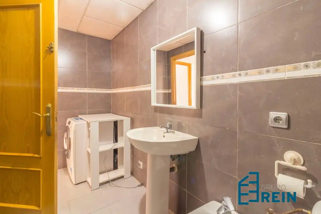 Bathroom of Flat for sale in Recas  with Air Conditioner, Heating and Terrace