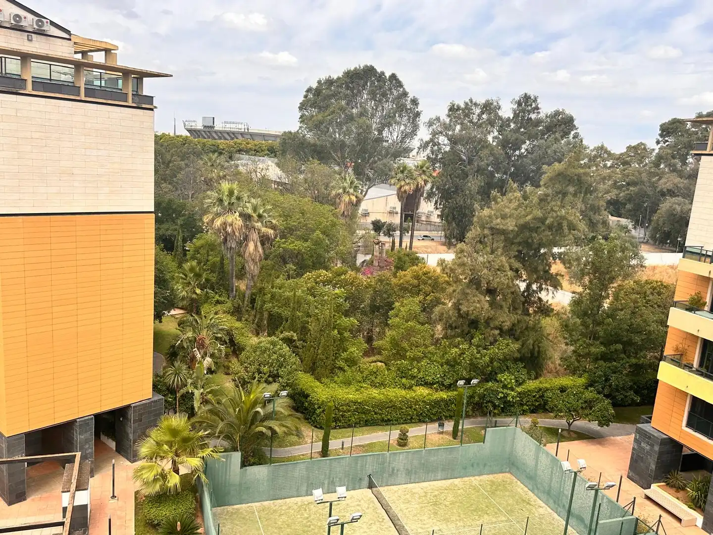 Exterior view of Flat for sale in Sevilla  with Swimming Pool