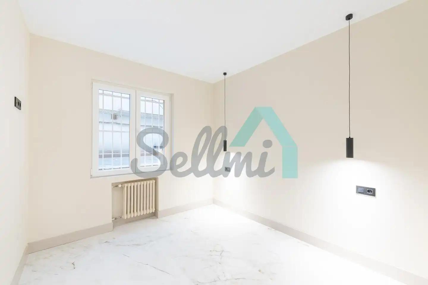 Habitación de Piso en venta en Oviedo  con Calefacción, Trastero y Balcón