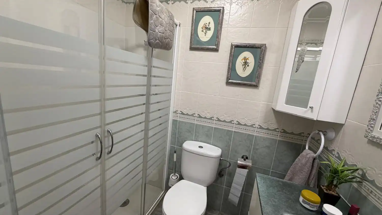Badezimmer von Einfamilien-Reihenhaus zum Verkauf in Argoños  mit Heizung und Terrasse