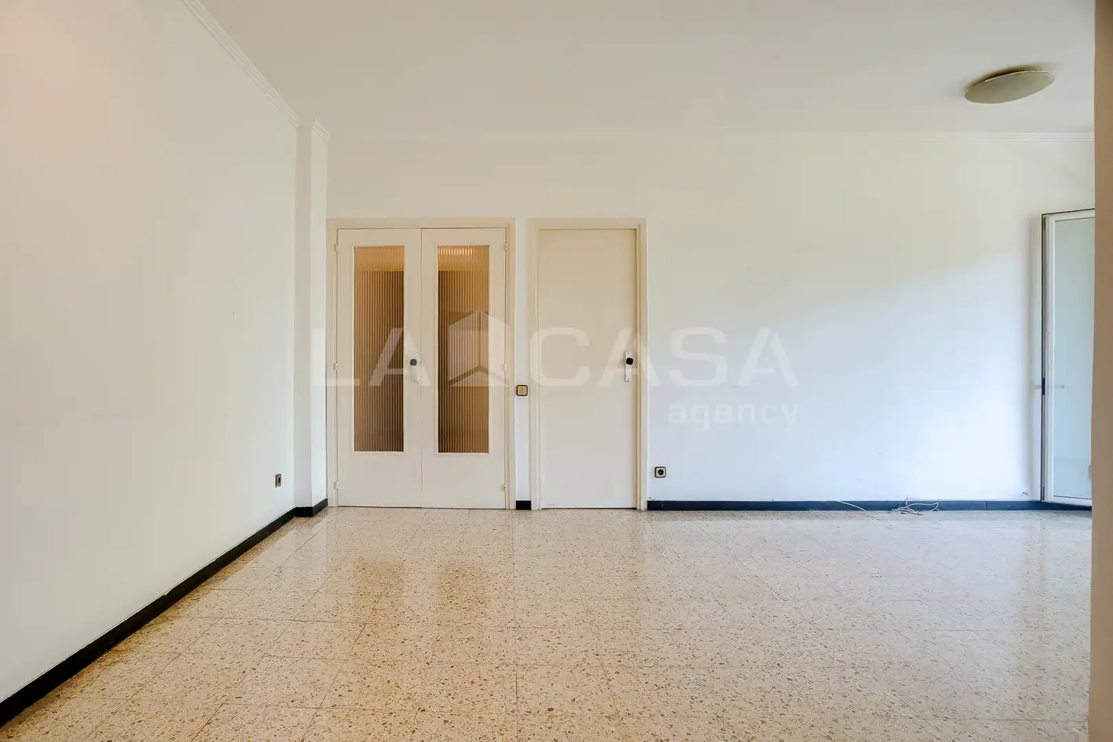 Wohnung zum Verkauf in Barcelona mit Balkon
