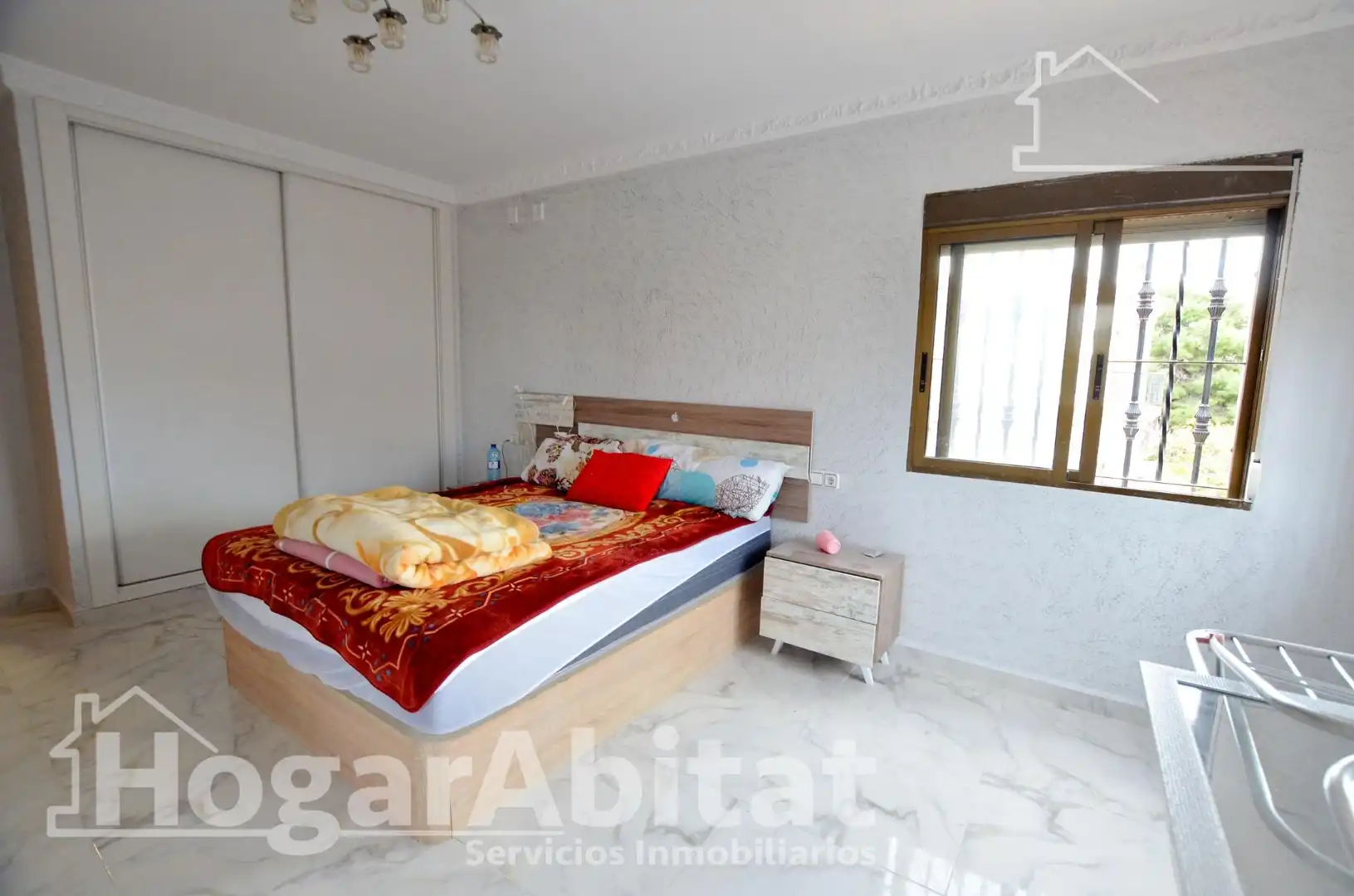 Dormitori de Casa adosada en venda en Alicante / Alacant amb Aire condicionat, Jardí privat i Terrassa