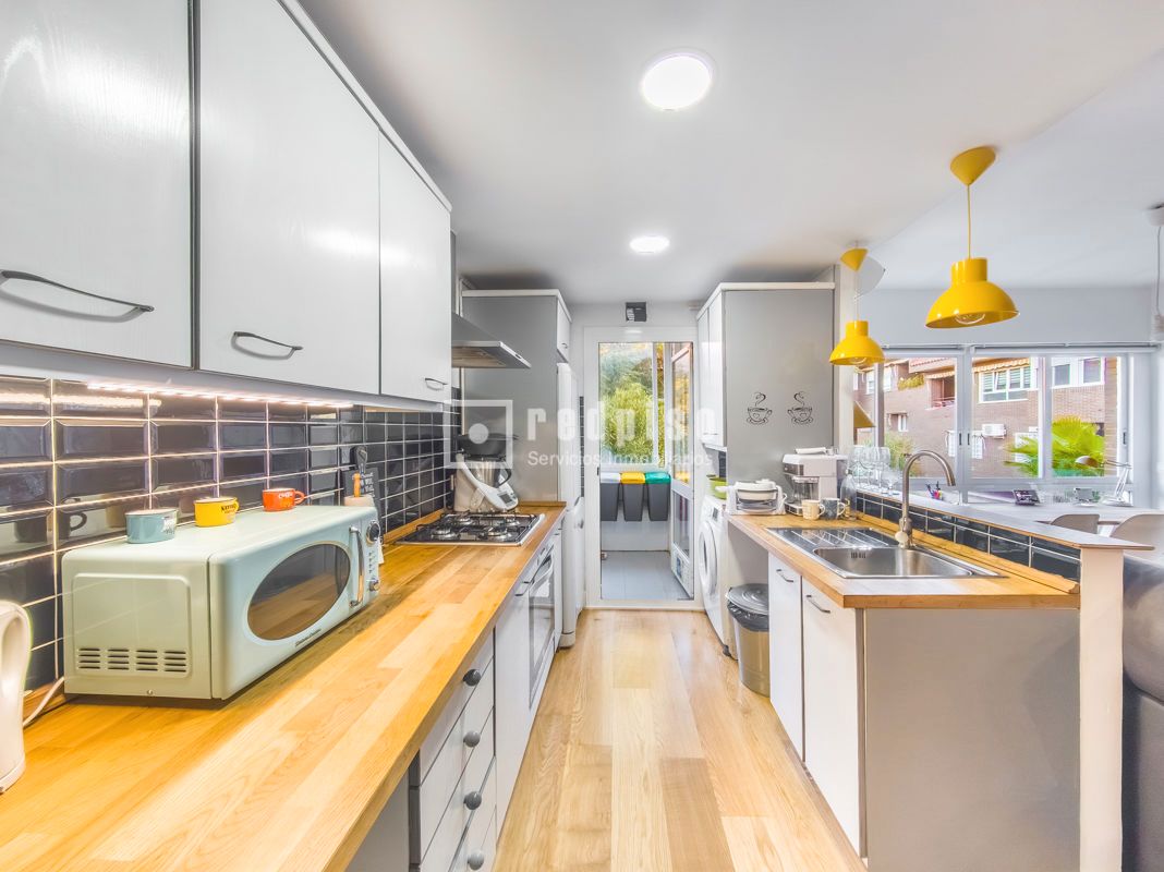 Cocina de Piso en venta en Alcorcón con Aire acondicionado, Calefacción y Jardín privado