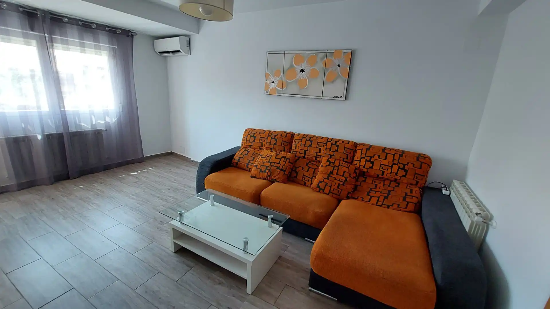Living room of Flat for sale in Plasencia  with Air Conditioner, Heating and Furnished