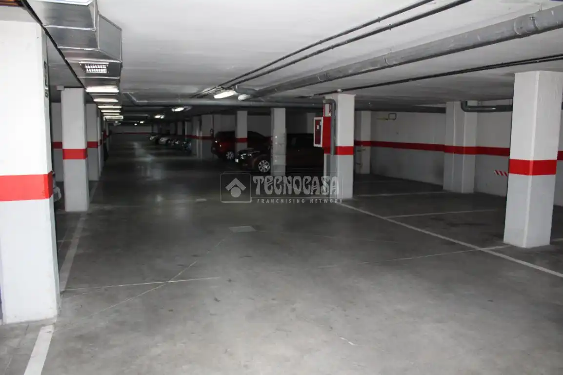 Parking de Piso en venta en Azuqueca de Henares con Aire acondicionado, Calefacción y Piscina comunitaria