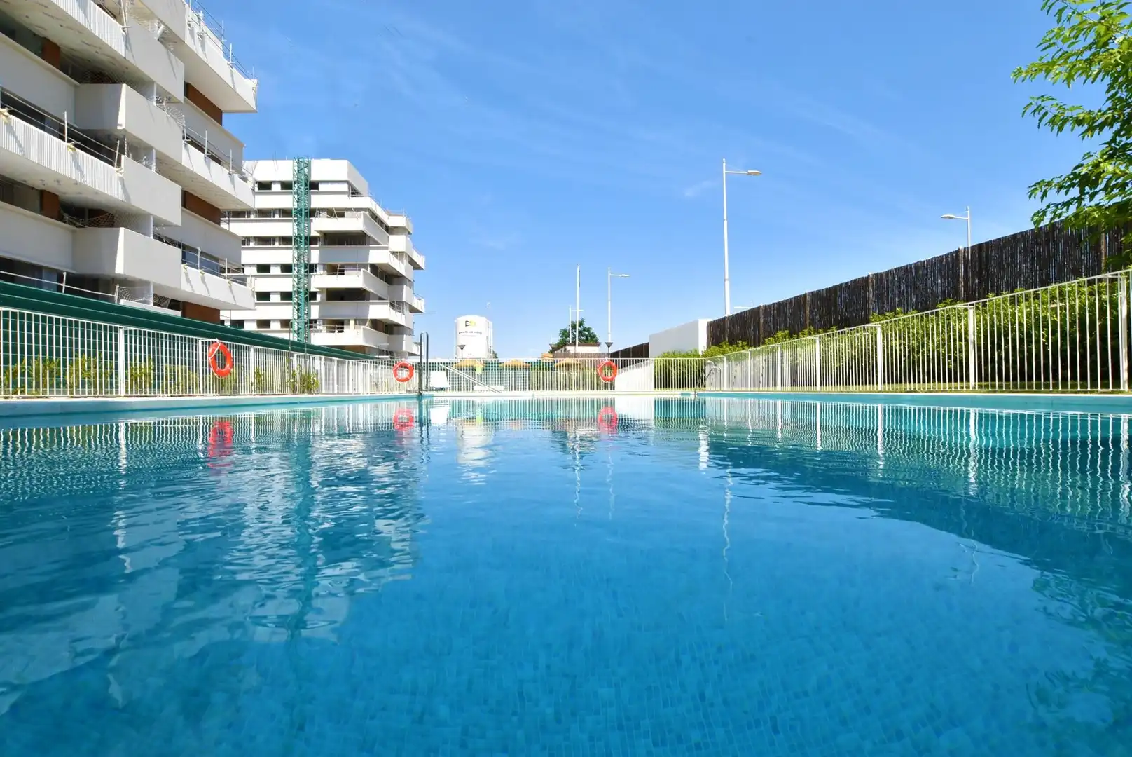 Piscina de Pis de lloguer en Granada amb Calefacció, Terrassa i Traster