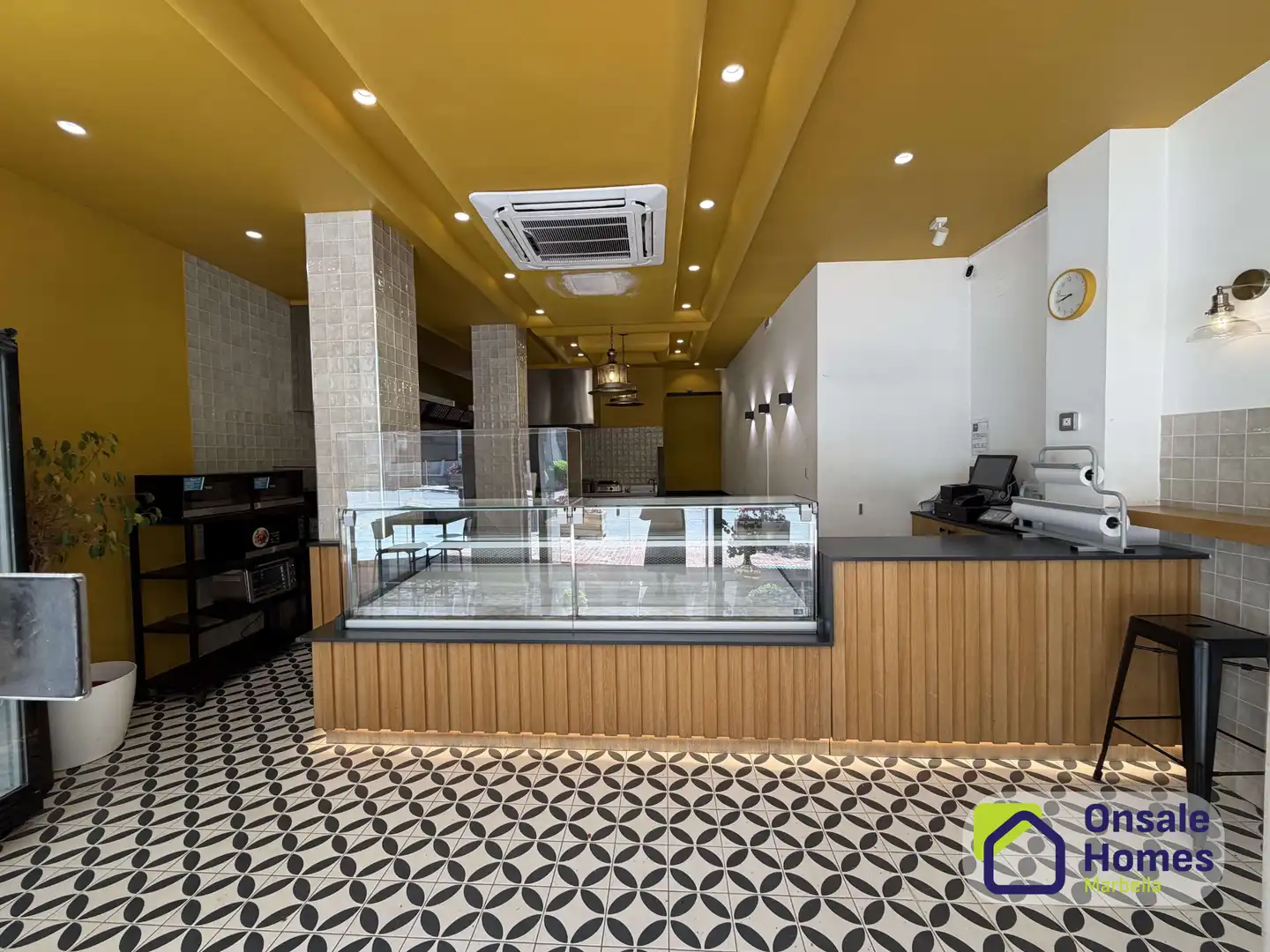Commercial properties for transfer in Marbella  with Air Conditioner, Furnished and Alarm