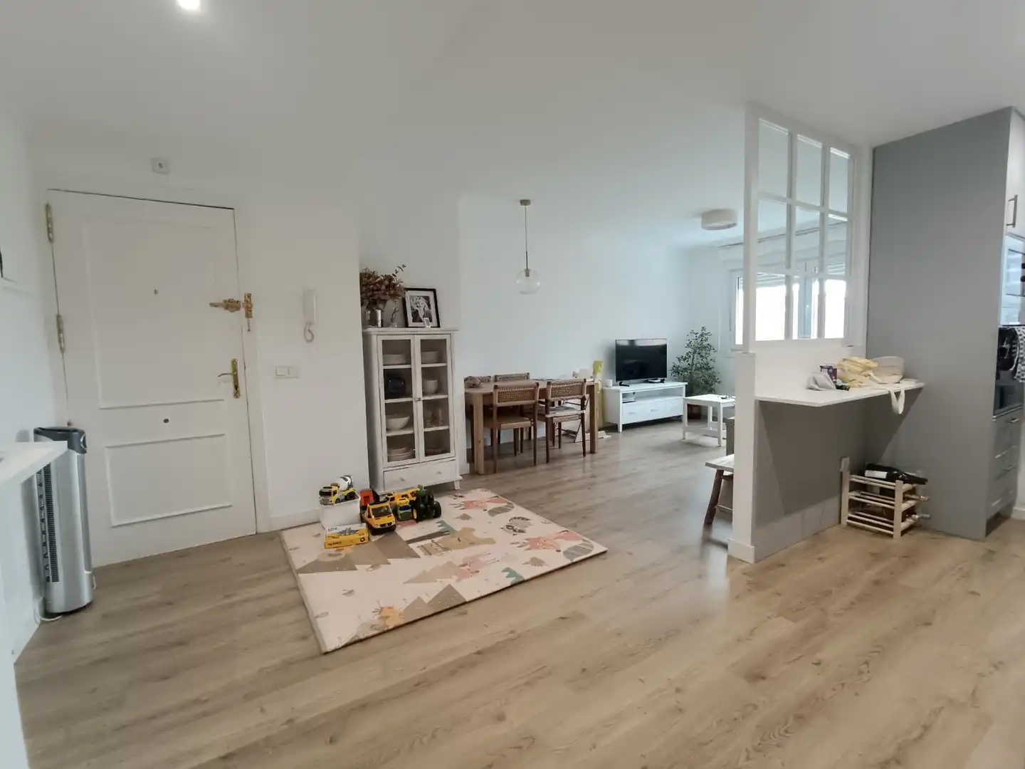 Living room of Flat for rent in Villanueva del Pardillo  with Air Conditioner, Heating and Parquet flooring